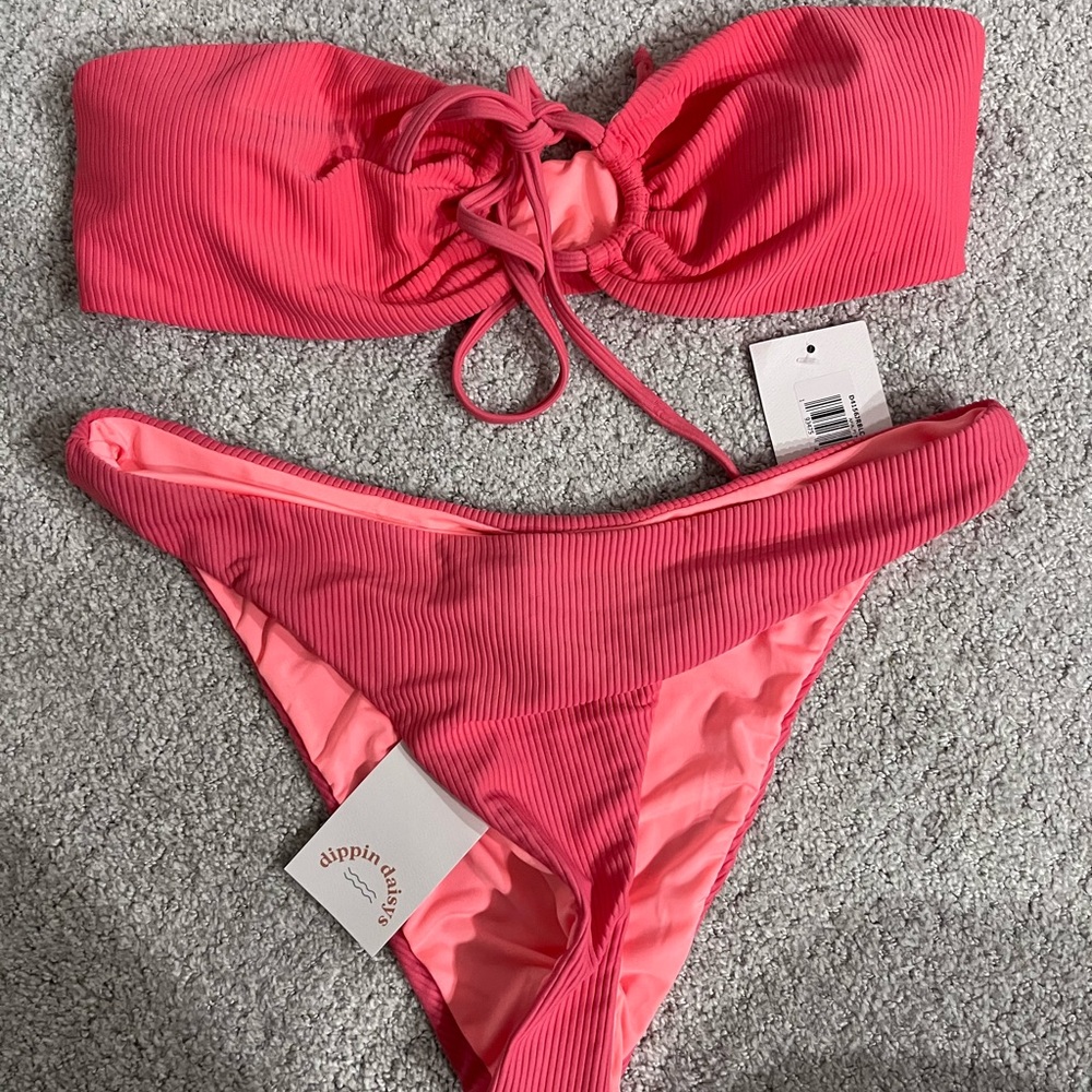 Coral Dippin' Daisy Swimsuit with tags!